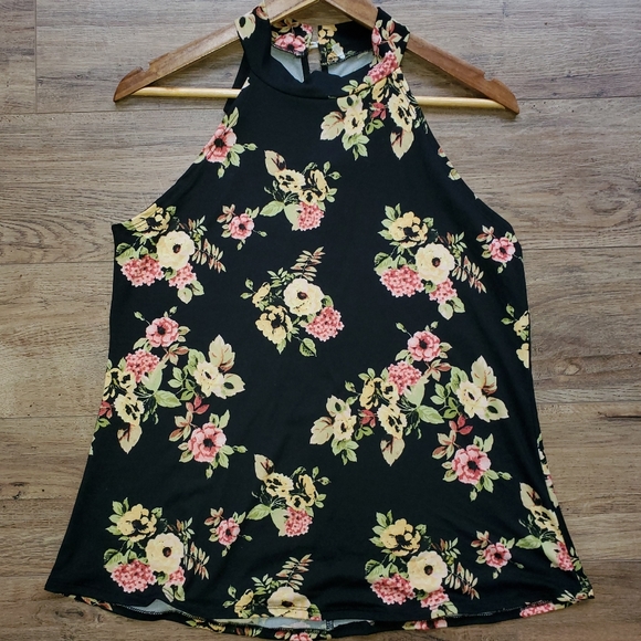 Tops - ☀️3/$20 FORBIDDEN SOCIETY Floral Choker Top w/ key